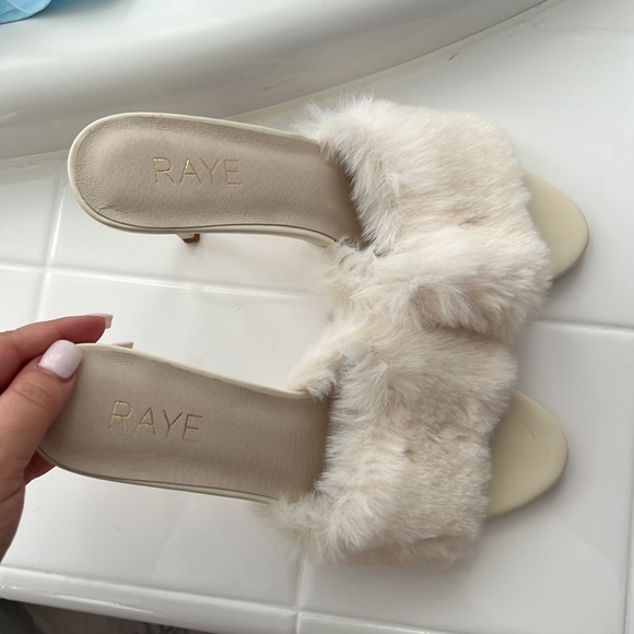 RAYE the Label White Faux Fur Heel - Picture 7 of 8